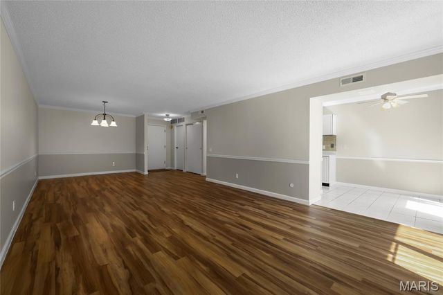 572 Coeur De Royale Drive 107, Creve Coeur, MO 63141