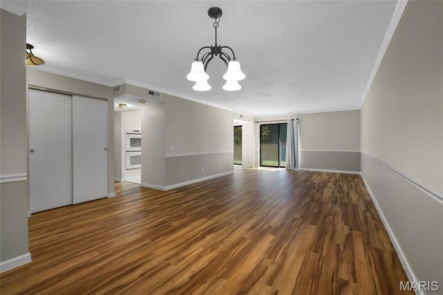 572 Coeur De Royale Drive 107, Creve Coeur, MO 63141
