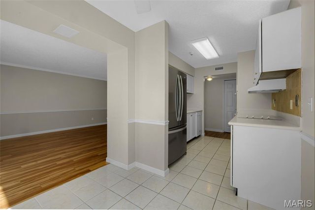 572 Coeur De Royale Drive 107, Creve Coeur, MO 63141