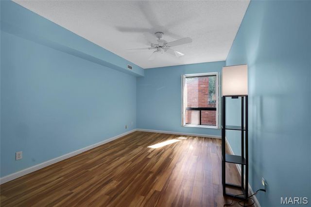 572 Coeur De Royale Drive 107, Creve Coeur, MO 63141