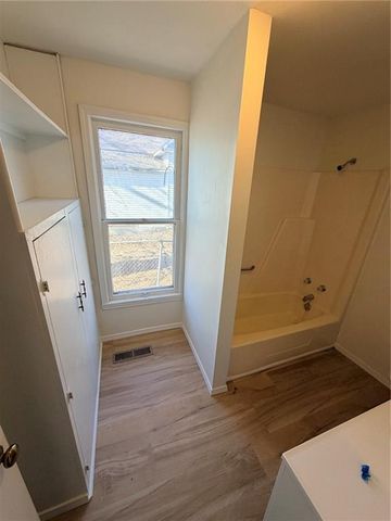 707 W 8th Street, Pittsburg, KS 66762