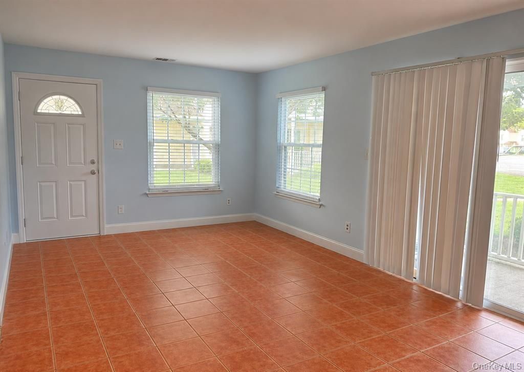 161 Fairview Circle, Middle Island, NY 11953 — photo 2