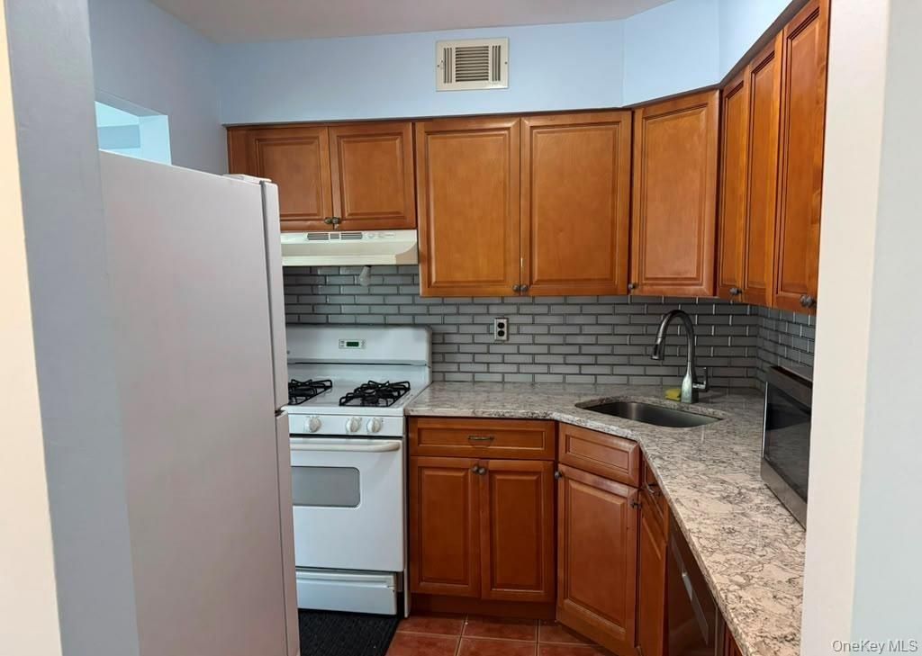 161 Fairview Circle, Middle Island, NY 11953 — photo 4