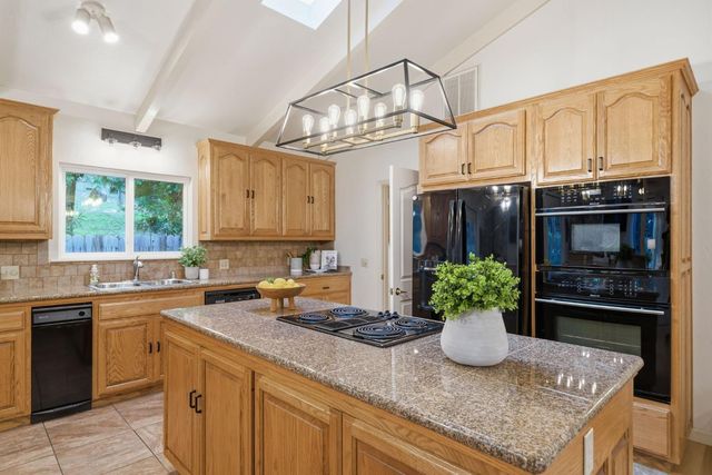 12880 Tabeau Ct, Pine Grove, CA 95665