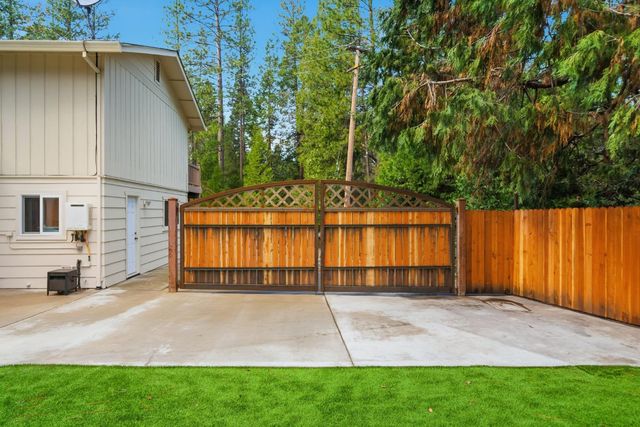 12880 Tabeau Ct, Pine Grove, CA 95665