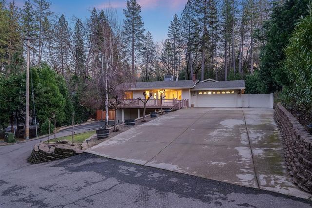 12880 Tabeau Ct, Pine Grove, CA 95665