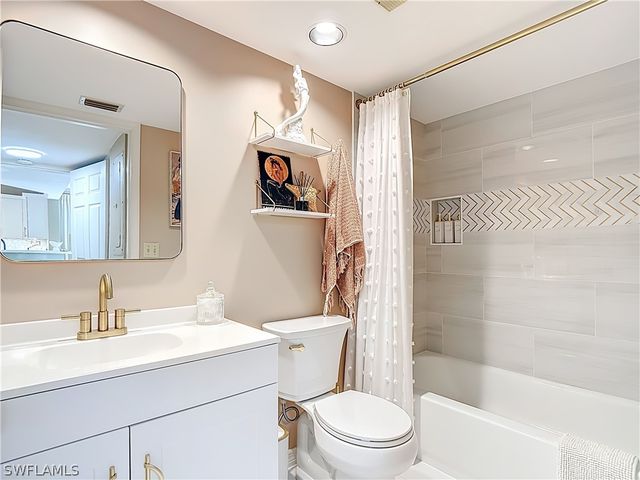 340 Horse Creek DR 208, Naples, FL 34110