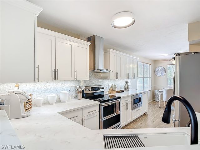 340 Horse Creek DR 208, Naples, FL 34110