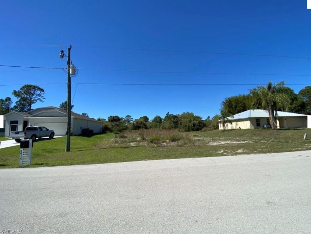 2015 Jackson AVE, Alva, FL 33920