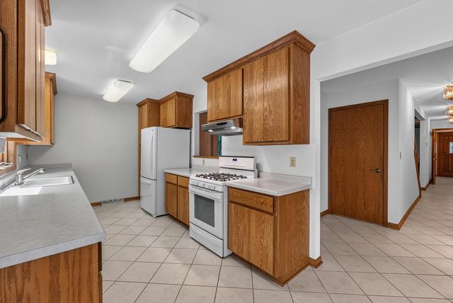 S70W16663 Hedgewood DRIVE, Muskego, WI 53150