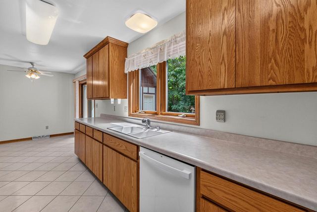 S70W16663 Hedgewood DRIVE, Muskego, WI 53150