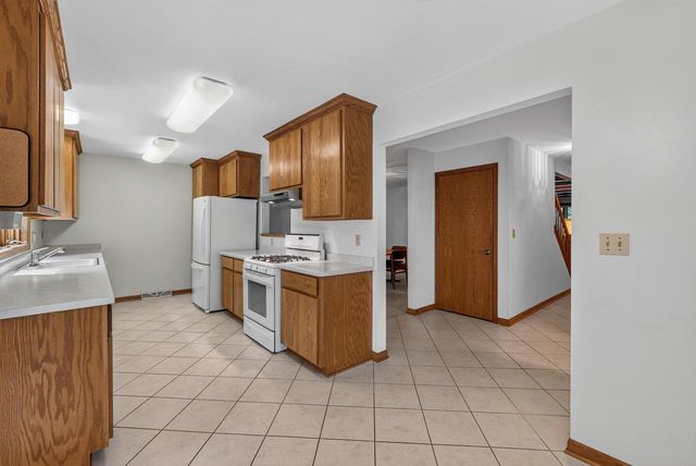 S70W16663 Hedgewood DRIVE, Muskego, WI 53150