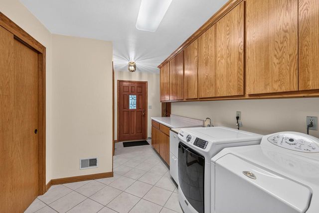 S70W16663 Hedgewood DRIVE, Muskego, WI 53150
