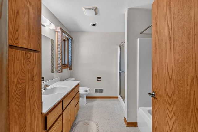 S70W16663 Hedgewood DRIVE, Muskego, WI 53150