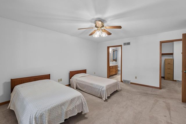 S70W16663 Hedgewood DRIVE, Muskego, WI 53150