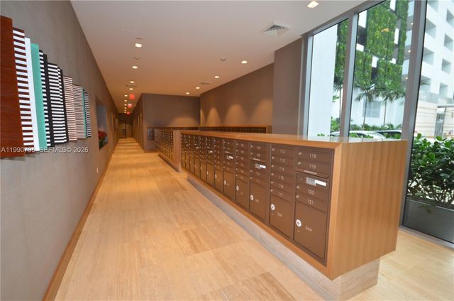 16385 Biscayne Blvd 518, North Miami Beach, FL 33160