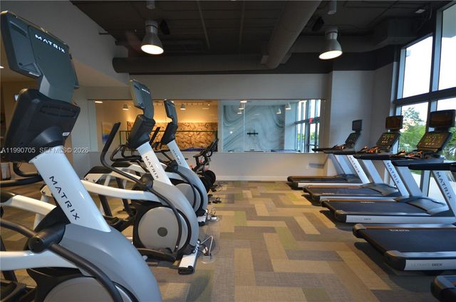 16385 Biscayne Blvd 518, North Miami Beach, FL 33160