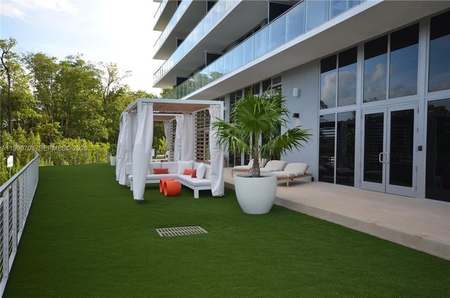 16385 Biscayne Blvd 518, North Miami Beach, FL 33160