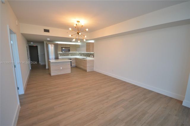 16385 Biscayne Blvd 518, North Miami Beach, FL 33160