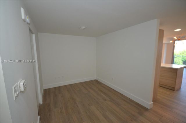 16385 Biscayne Blvd 518, North Miami Beach, FL 33160