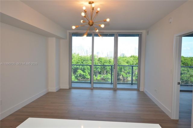 16385 Biscayne Blvd 518, North Miami Beach, FL 33160