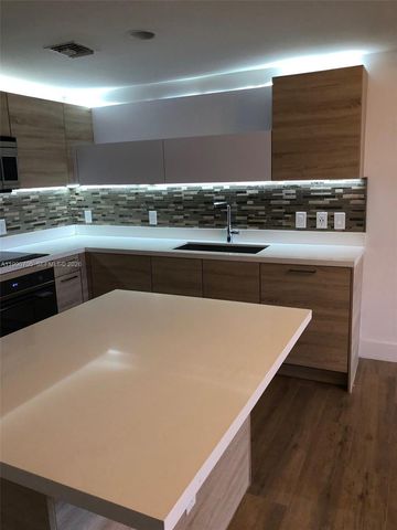 16385 Biscayne Blvd 518, North Miami Beach, FL 33160