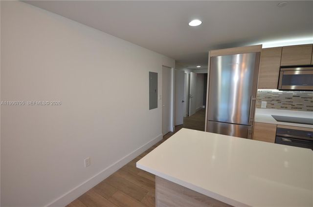 16385 Biscayne Blvd 518, North Miami Beach, FL 33160