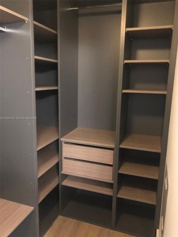 16385 Biscayne Blvd 518, North Miami Beach, FL 33160