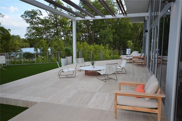 16385 Biscayne Blvd 518, North Miami Beach, FL 33160