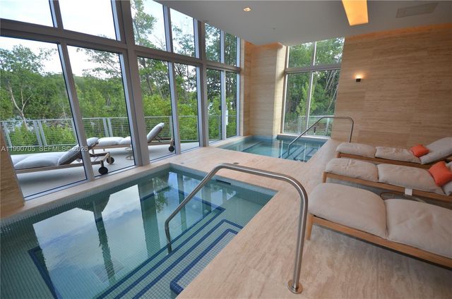 16385 Biscayne Blvd 518, North Miami Beach, FL 33160