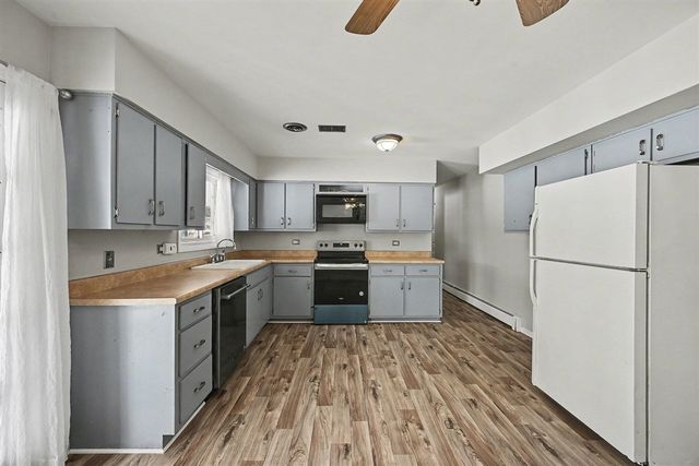 35908 Riverview Drive, Paw Paw, MI 49079