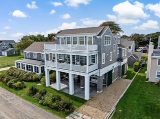 11 Bay Rd, Mattapoisett, MA 02739