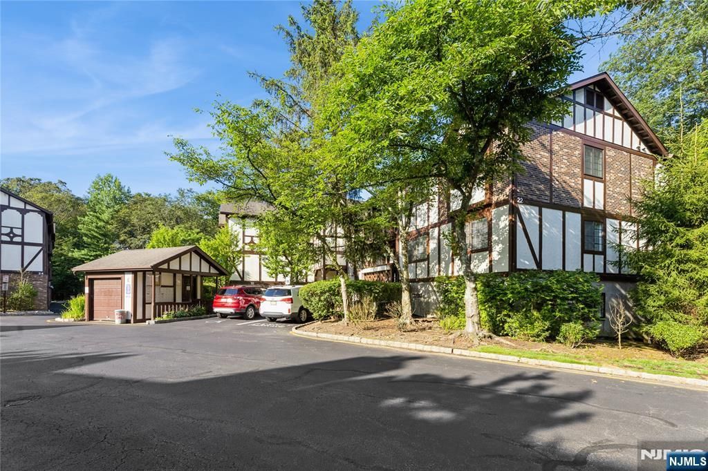 2205 Hemingway 2205, Mahwah, NJ 07430