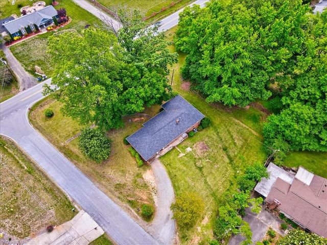 3500 E Lee Street, Greensboro, NC 27406