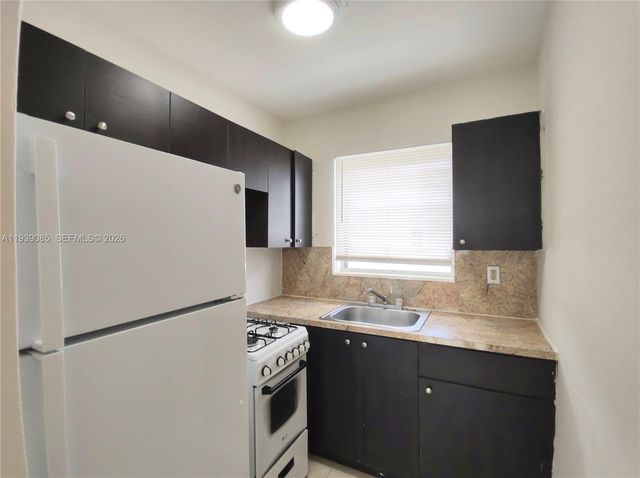1565 SW 6th Street, Miami, FL 33135