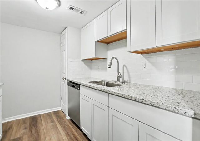 1074 New Haven Drive SW, Marietta, GA 30064