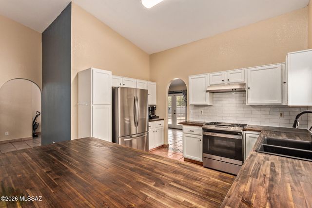 7992 S Lennox Lane, Tucson, AZ 85747