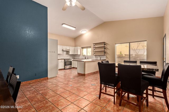 7992 S Lennox Lane, Tucson, AZ 85747