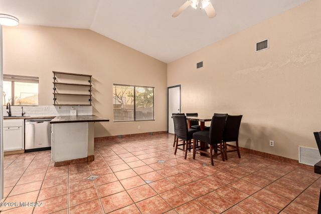 7992 S Lennox Lane, Tucson, AZ 85747