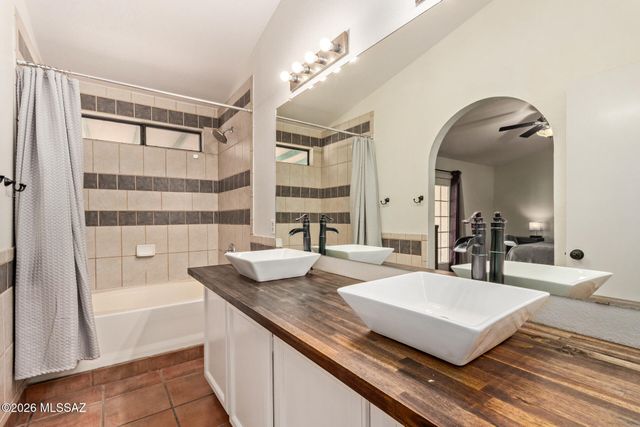 7992 S Lennox Lane, Tucson, AZ 85747