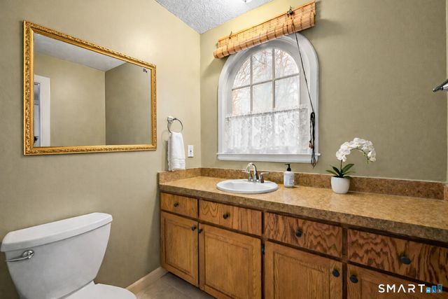 31 Oxford Court, Simsbury, CT 06070