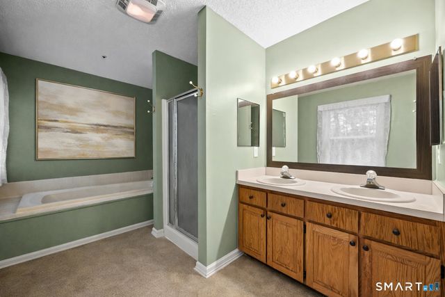 31 Oxford Court, Simsbury, CT 06070