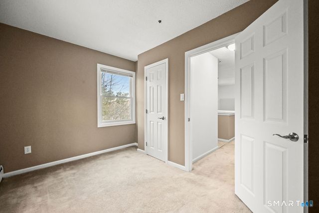 31 Oxford Court, Simsbury, CT 06070