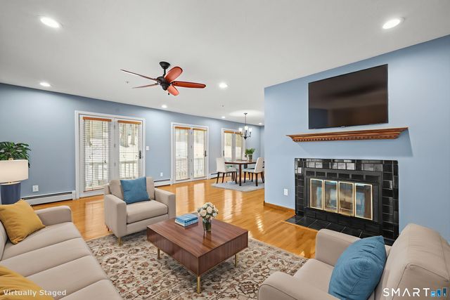 31 Oxford Court, Simsbury, CT 06070