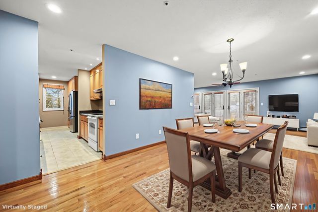 31 Oxford Court, Simsbury, CT 06070