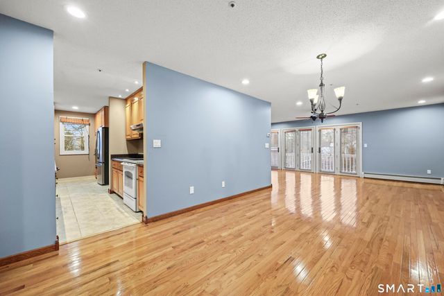 31 Oxford Court, Simsbury, CT 06070