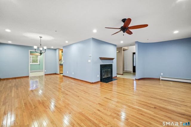 31 Oxford Court, Simsbury, CT 06070