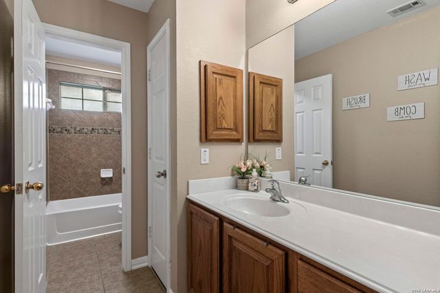 266 MAIDSTONE CV, Cibolo, TX 78108