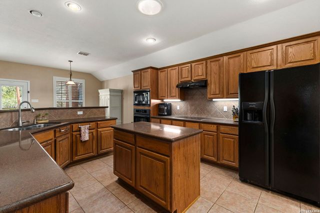 266 MAIDSTONE CV, Cibolo, TX 78108