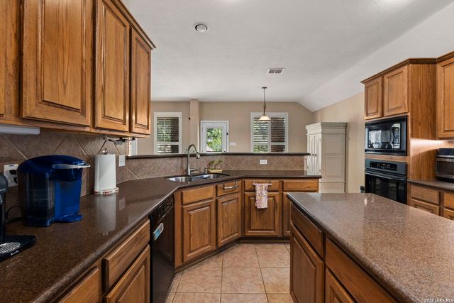 266 MAIDSTONE CV, Cibolo, TX 78108